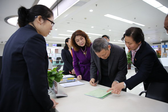广西壮族自治区新闻出版广电局局长黄宇一行赴自治区政务服务中心新闻出版广电局窗口调研