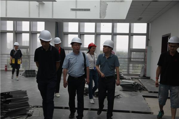 国家广播电视总局电视剧司副司长杨铮一行赴康巴卫视考察调研