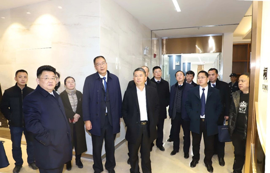 吴高波、龙斌到桐梓县融媒体中心调研时强调：围绕“融”字做好文章 突出传媒新亮点