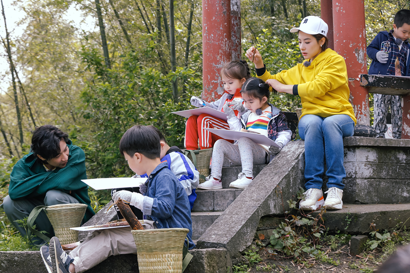 《童言有计2》王弢刘璇挑战带娃登山 孩子崩溃大哭夫妻俩如何化解