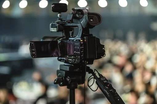 花火4G聚合路由器无线网络支持5G户外直播应急通讯工作