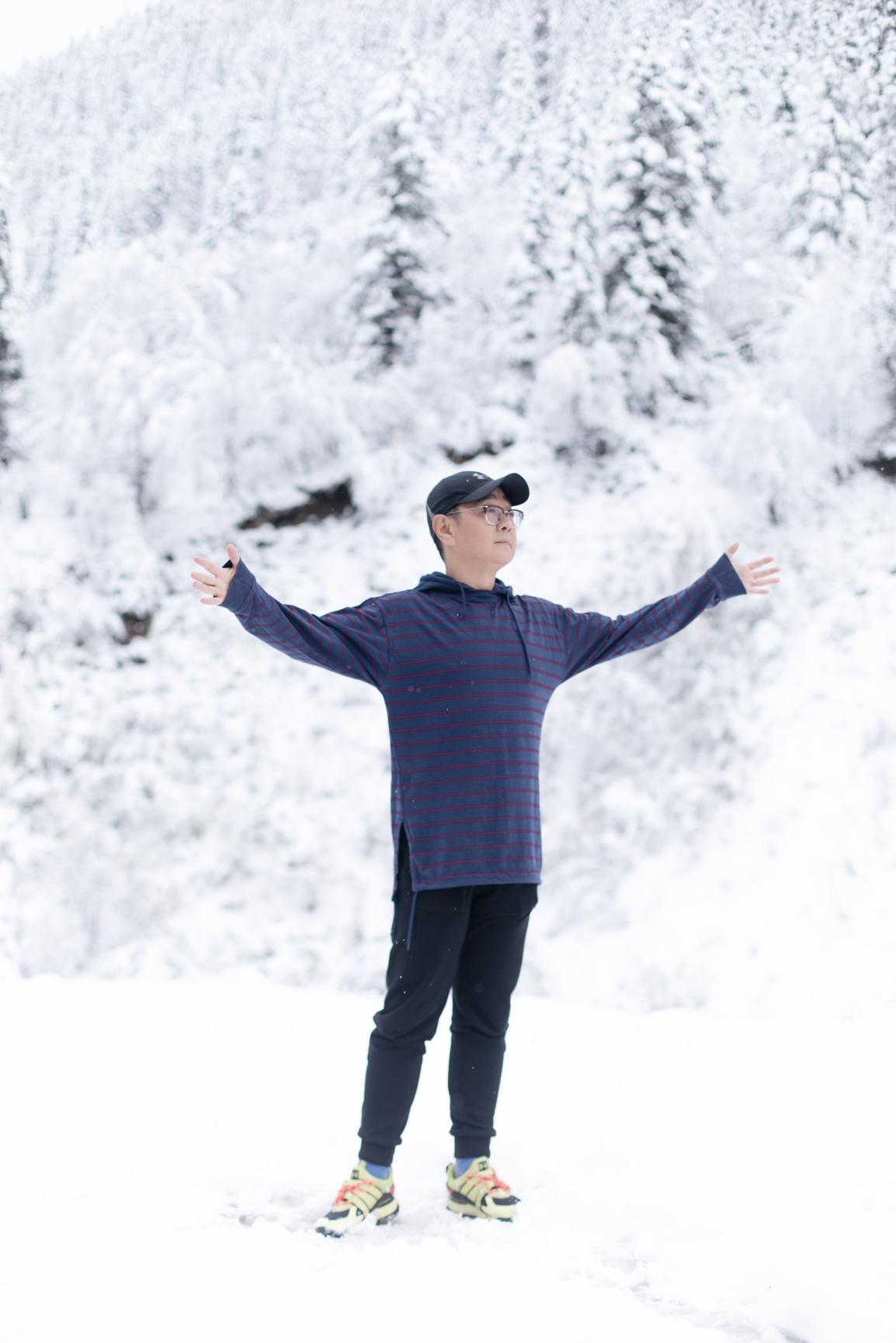 《希望的田野》张绍刚借裤子给黄圣依 梁靖康喂李雪琴吃东西