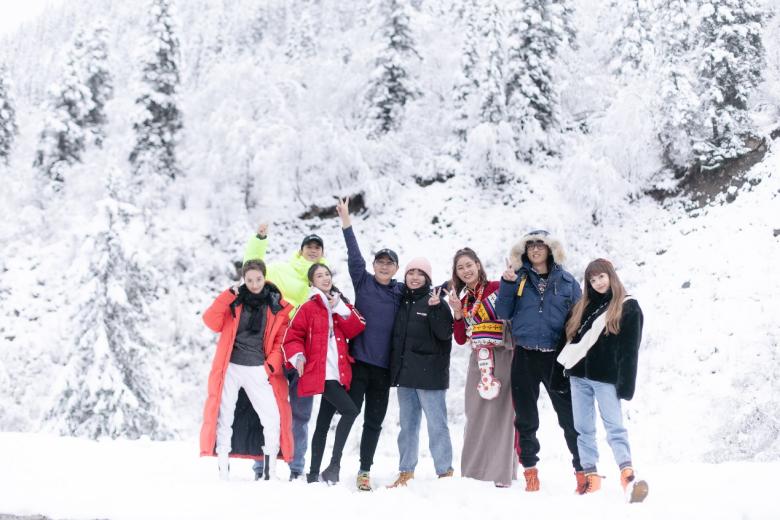 《希望的田野》张绍刚借裤子给黄圣依 梁靖康喂李雪琴吃东西