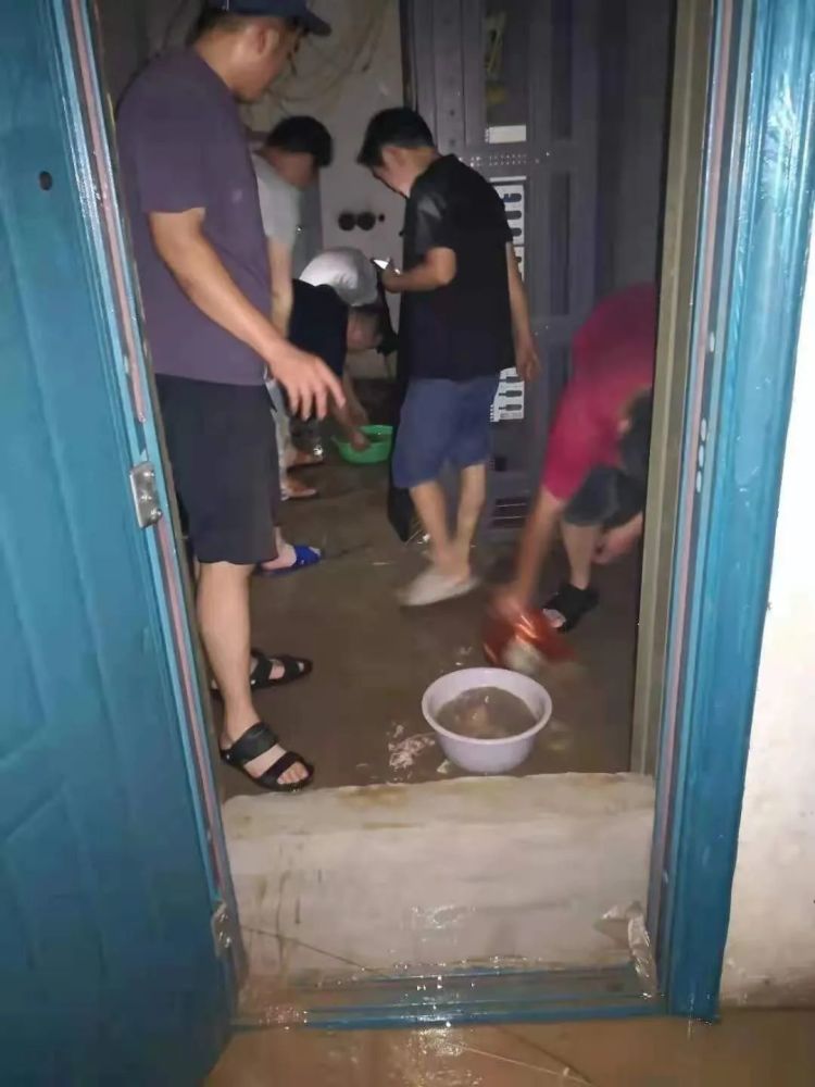平凡的广电人总是给我们最多感动，河南加油！