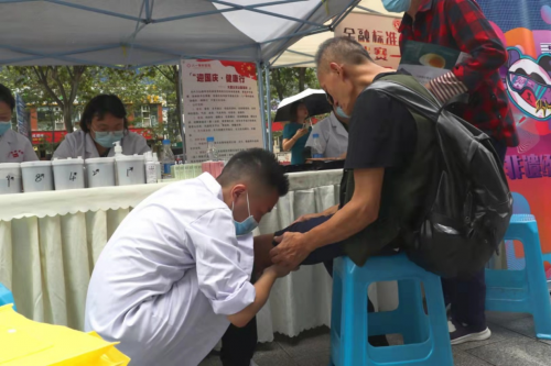 八一骨科医院：“中秋国庆健康行”大型义诊活动进社区