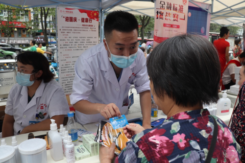 八一骨科医院：“中秋国庆健康行”大型义诊活动进社区