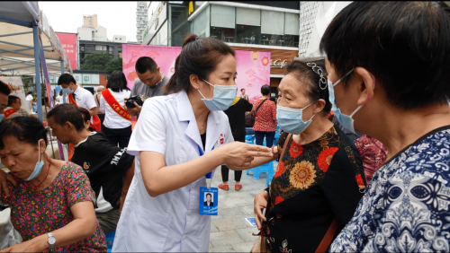 八一骨科医院：“中秋国庆健康行”大型义诊活动进社区