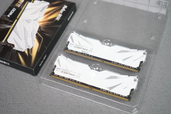 朗科越影II DDR4-3200 8G*2：超高颜值，电竞性能拉满