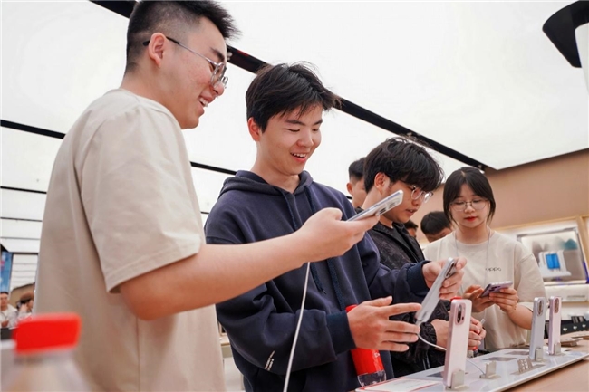 全国 29 城热血集结,一加 13T Pop-up 快闪活动人气爆棚 全国 29 城热血集结,一加 13T Pop-up 快闪活动人气爆棚