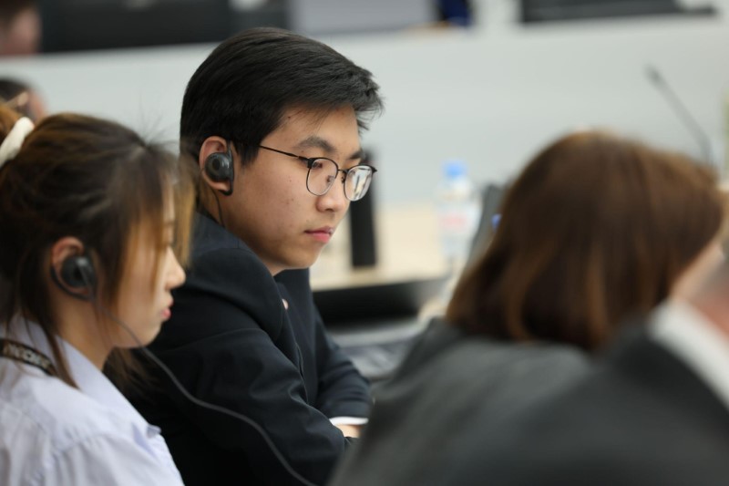 来自六国的论文作者在开放对话"环境投资"评选会上获得最佳评价