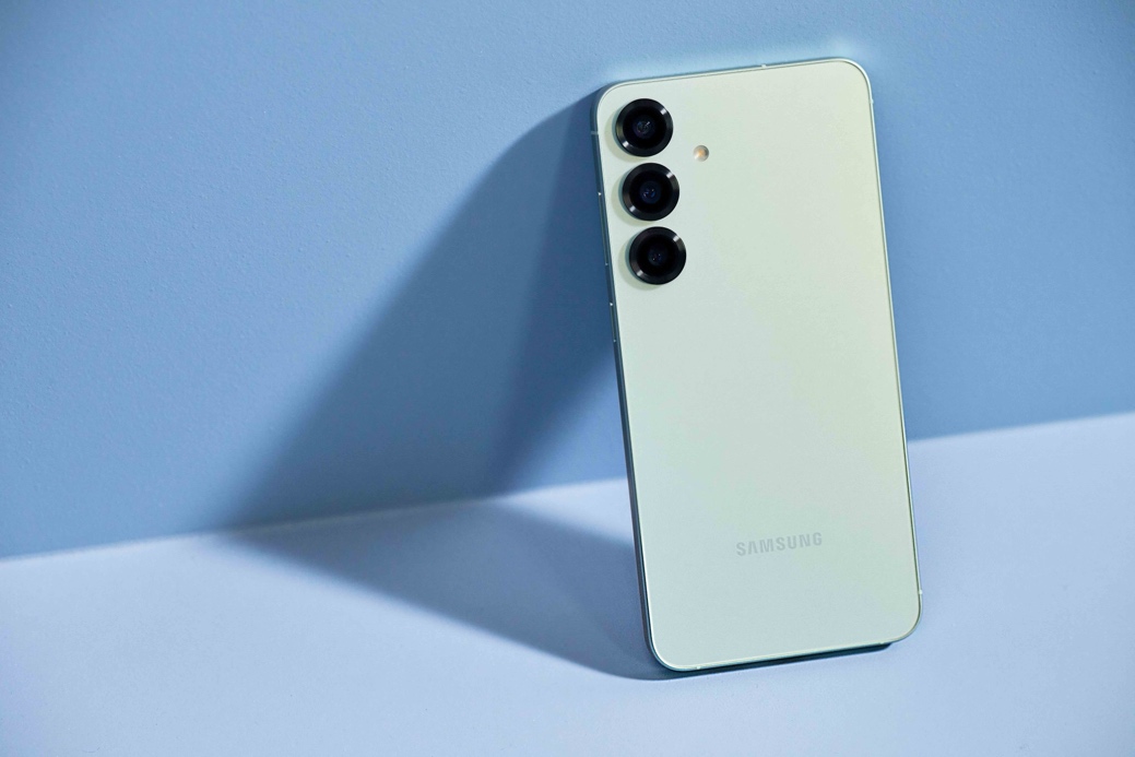 小机身也有旗舰体验 三星Galaxy S25展现强劲实力