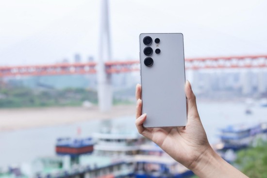 AI超视觉影像再革新 三星Galaxy S25系列定格重庆夜色