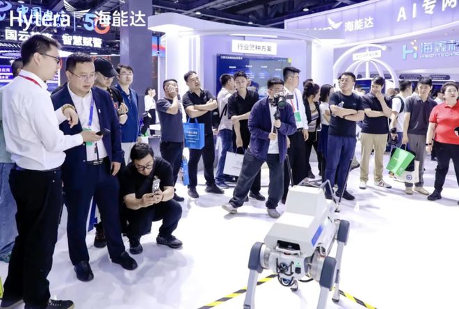 AI专网+助力公安新质战斗力|海能达亮相第十二届中国警博会