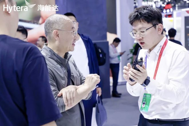 AI专网+助力公安新质战斗力|海能达亮相第十二届中国警博会