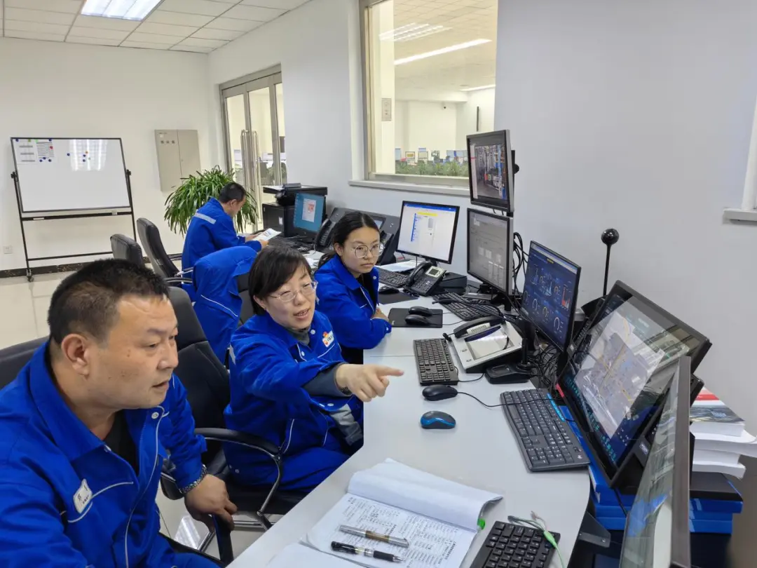 【数智石油一线行】① 解码“数智引擎”——《炼化智变三重奏》
