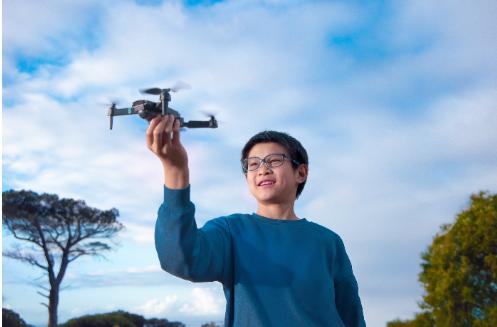焕然｢星｣升，点亮未来 依视路®星趣控®亮相Vision China 2025，重磅发布依视路®星趣控®2.0镜片