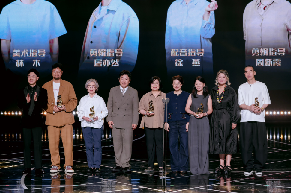 2025微博电影之夜众星云集，共筑银幕华章致敬光影120载
