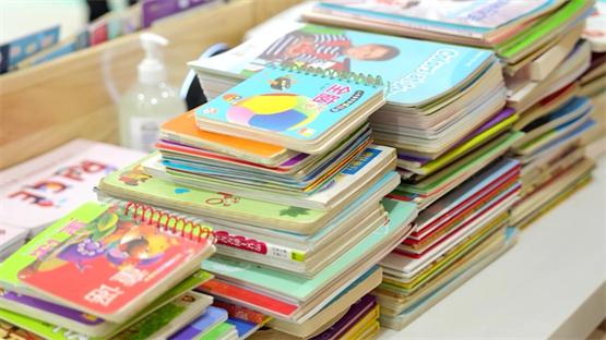 德力西公益图书角在大米和小米50个中心启用
