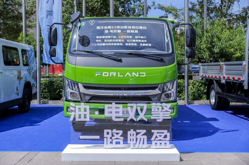 新车速递 | 当自卸车驶入"油电双擎"时代：时代瑞沃金刚S3混动版震撼上市
