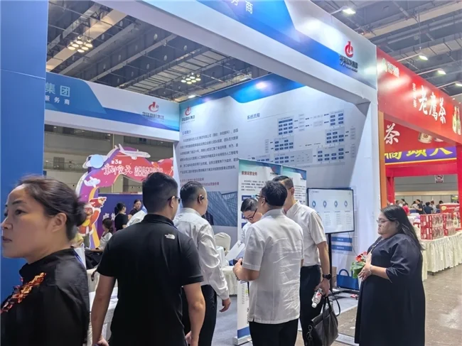 华廷数据科技亮相2025重庆无人机产业博览会，赋能低空经济数字化未来
