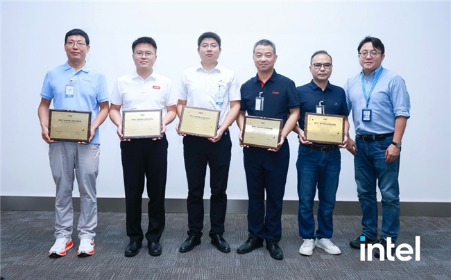 英特尔成立UQD互插互换联盟：携手五大伙伴，共筑液冷生态新未来