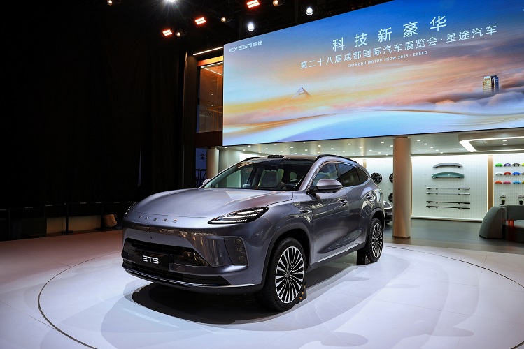 科技新豪华燃动蓉城 星途携高端新能源矩阵闪耀2025成都车展