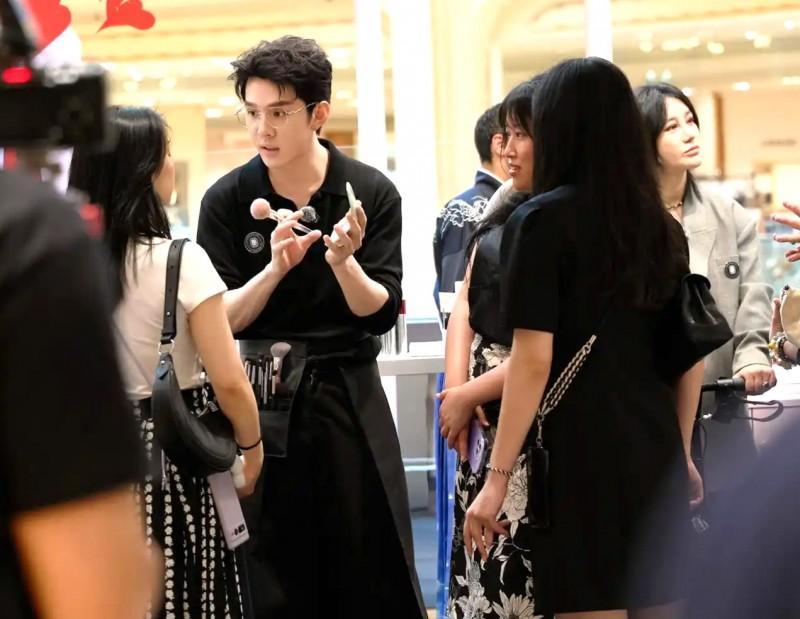 李佳琦携手百年国货双妹出海，巴黎快闪店掀起东方美学新浪潮