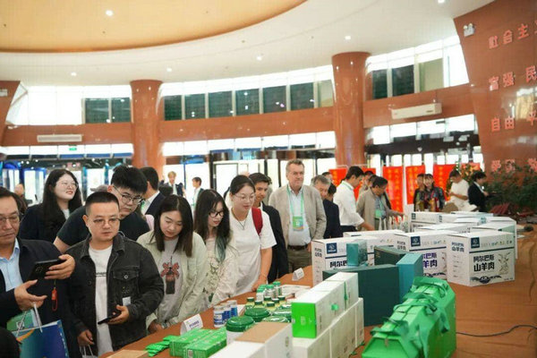 2025年鄂托克旗第二届国际螺旋藻产业发展大会暨第五届《中欧地理标志协定》互认产品推广洽谈会圆满成功