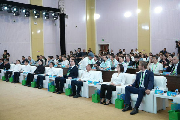 2025年鄂托克旗第二届国际螺旋藻产业发展大会暨第五届《中欧地理标志协定》互认产品推广洽谈会圆满成功