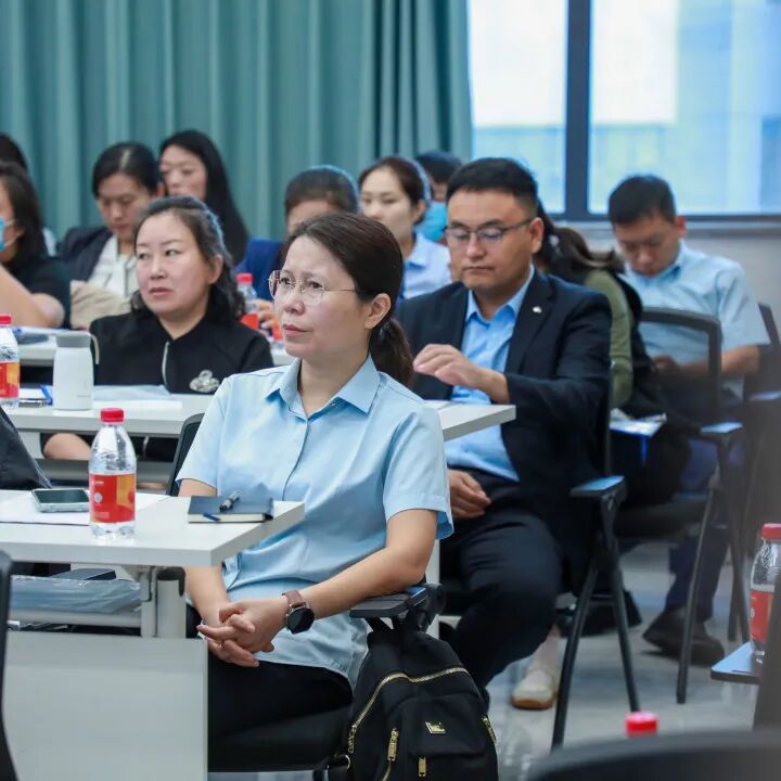 尖峰眼科集团 2025 年视光及健教会议圆满落幕！