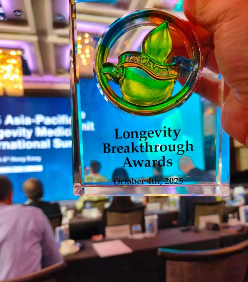 香港长寿医学峰会落幕，侯名博士携叁壹研究院斩获大奖
