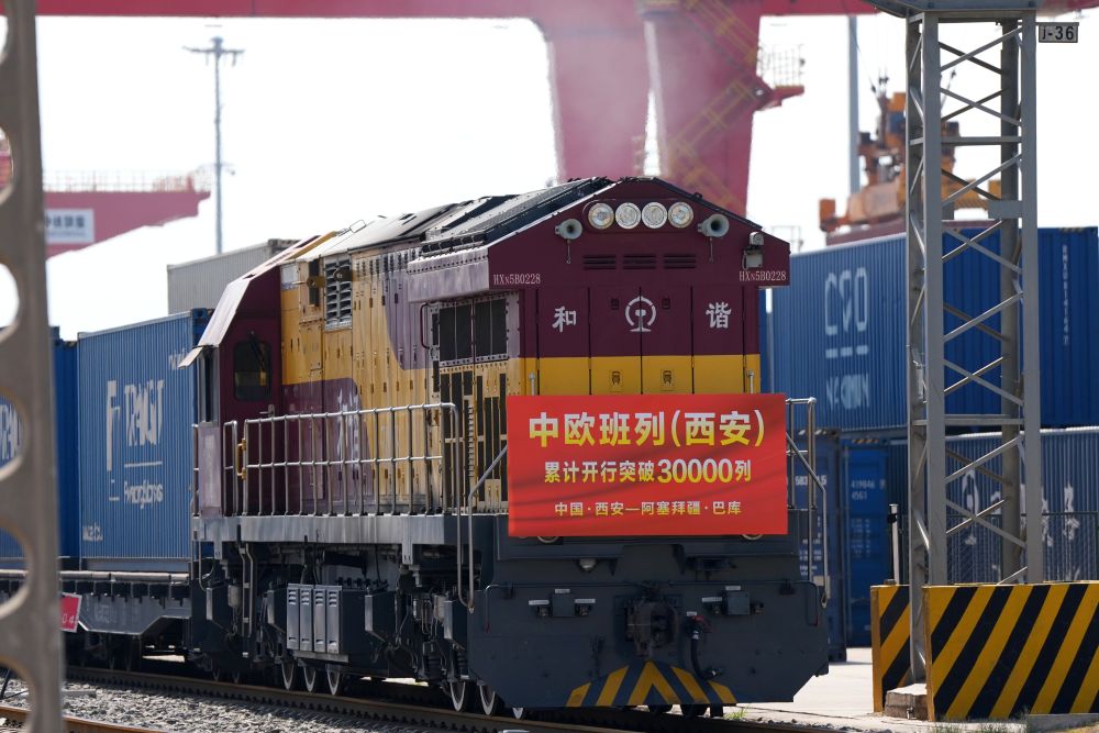 新华财经|驼铃远去 风笛响起——“钢铁驼队”续写开放新篇章