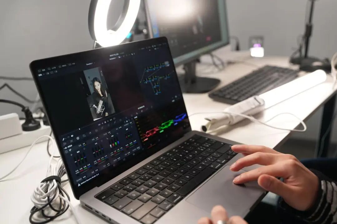 600台索尼ZV-E10M2助力无忧传媒个播化基地再升级 600台索尼ZV-E10M2助力无忧传媒个播化基地再升级