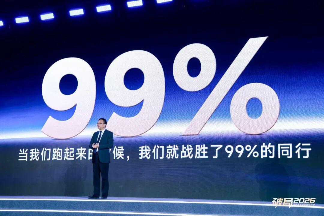 不卖酒改唱歌？新品发布现场，郝鸿峰为何直呼“如履薄冰”？