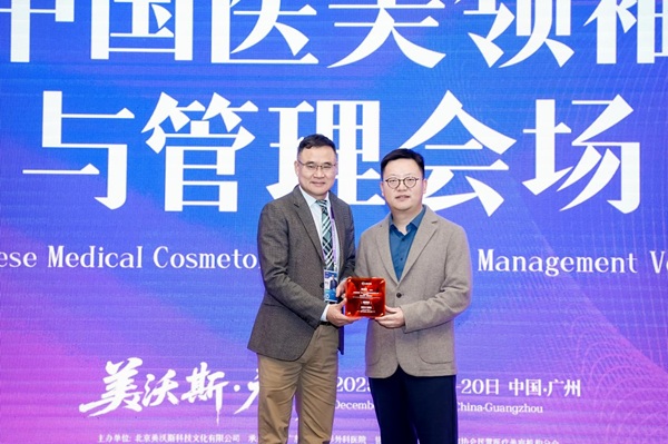 全国首发！和颜一美新书《照亮人生》重磅上线，用初心与专业照亮医美之路！