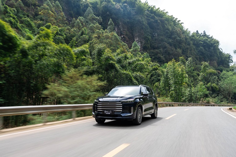 冰雪出行全能守护！星途揽月C-DM以四擎四驱系统护航全家冬季旅程