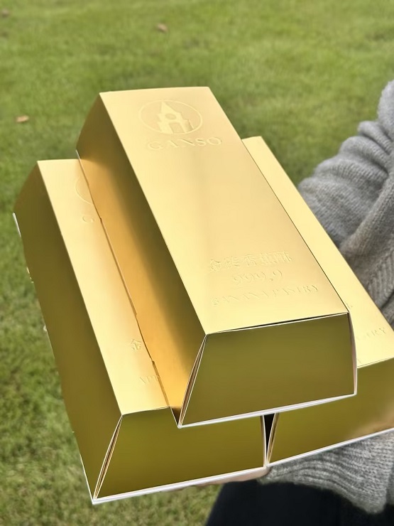 台湾同胞携伴手礼串门“呆呆”赴刨猪汤之约，传递“两岸一家亲”温情