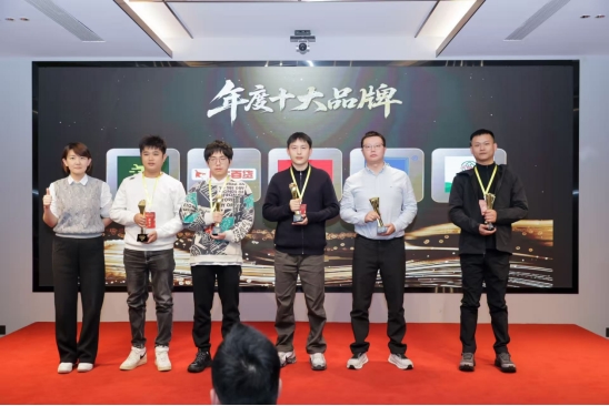 实力闪耀，荣耀登顶！AA·百货荣膺“美团闪电仓年度十大品牌”